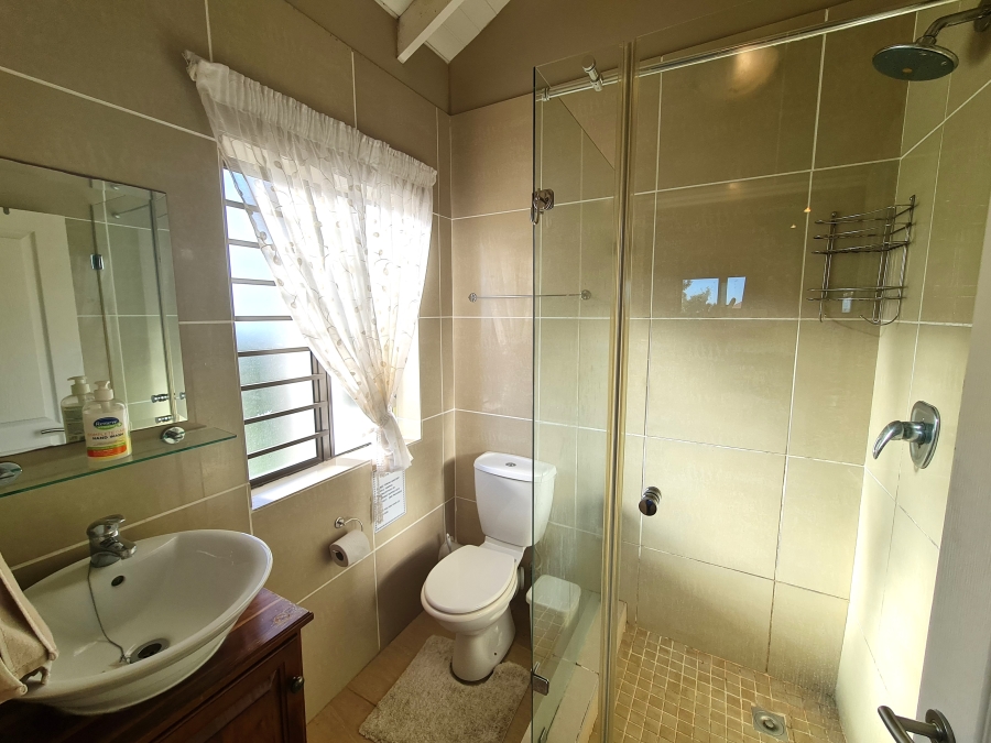 8 Bedroom Property for Sale in Paradise Beach Eastern Cape